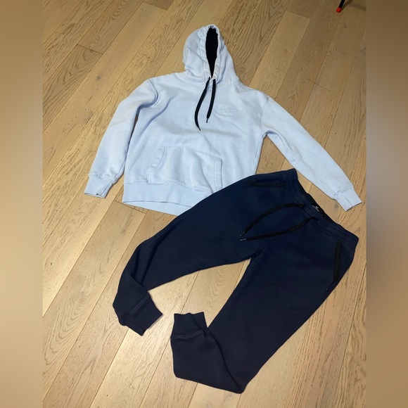 Mens Hollister Bundle 3 Hollister Long Sleeve Tees, 5 Sweat-pants, & 2 Hoodies - Picture 6 of 8